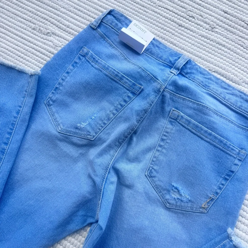 Style & Co Curvy Fit Distressed Skinny Jeans Mid Rise Tummy Control 4 NWT